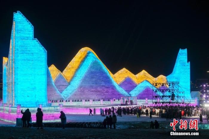12月17日，黑龙江哈尔滨，第二十五届哈尔滨冰雪大世界试开园。 <a target='_blank' href='/'>中新社</a>发 赵宇航 摄
