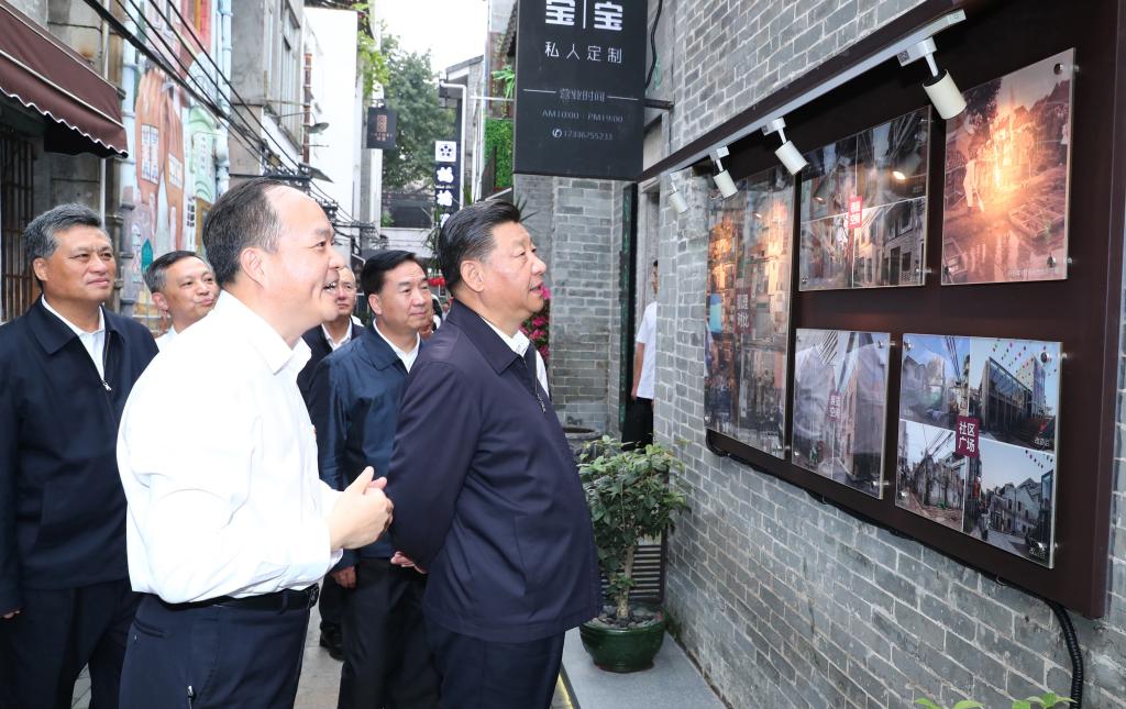 2018年10月24日,习近平在广州考察,来到荔湾区西关历史文化街区永庆坊。 2018年10月24日,习近平在广州考察,来到荔湾区西关历史文化街区永庆坊。